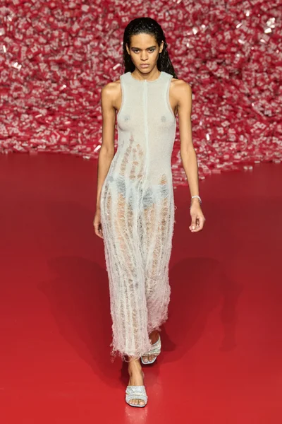 Look 16